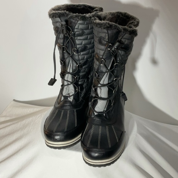 Sporto Alaska black quilted snow boots w/lace-up design w/sturdy metal d-rings - Picture 3 of 13